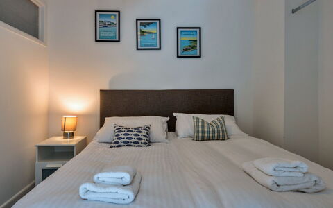 Palm Cott: Bed, Bedroom, Interior Design, Bedding, Furniture, Floor, Bed Sheet, Wall, Flooring, Wood