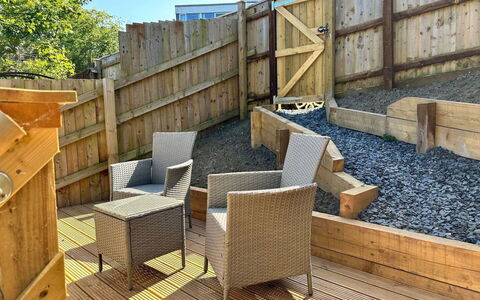Palm Cott: Wood, Composite Material, Hardwood, Deck, Plank, Garden, Wood Stain, Backyard, Fence, Yard