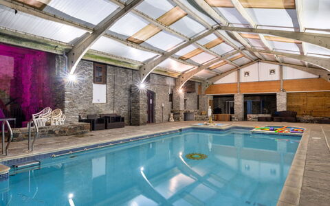 Trimstone Manor - Manor Cottage: Swimming Pool, Resort, Composite Material, Hotel, Thermae, Leisure Centre, Resort Town, Water Feature