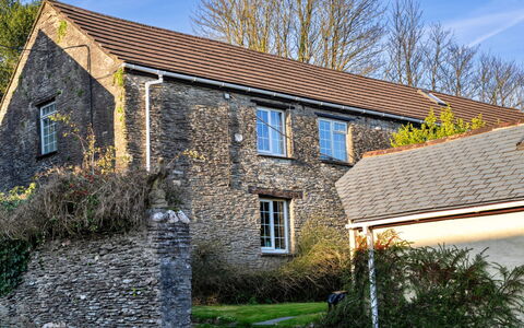 Trimstone Manor - Granary Cottage: Wall, Building, Window, House, Shrub, Cottage, Roof, Home, Stone Wall, Brickwork