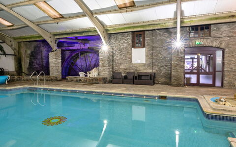 Trimstone Manor - Granary Cottage: Swimming Pool, Resort, Hotel, Resort Town, Leisure Centre, Water Feature