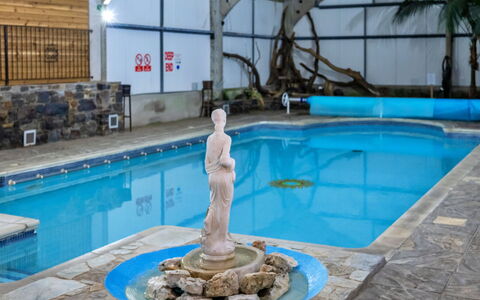Trimstone Manor - Paddock Cottage: Swimming Pool, Resort, Composite Material, Leisure, Recreation, Water Feature, Leisure Centre, Resort Town, Hotel