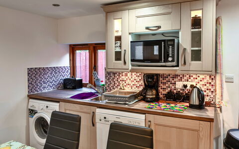 Ivy Cottage, Great Houndbeare Farm: Washing Machine, Kitchen Appliance, Major Appliance, Kitchen, Interior Design, Laundry Room, Clothes Dryer, Home Appliance, Countertop, Furniture