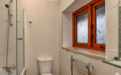 Ivy Cottage, Great Houndbeare Farm: Bathroom, Plumbing Fixture, Wall, Flooring, Interior Design, Floor, Wood, Tap, Plumbing, Room