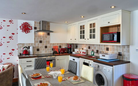 Poppy Cottage, Great Houndbeare Farm: Kitchen, Kitchen Appliance, Major Appliance, Countertop, Interior Design, Furniture, Cabinetry, Flooring, Ceiling, Room