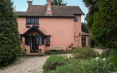 Heselwood: House, Roof, Home, Residential Area, Shrub, Cottage, Door, Estate, Garden