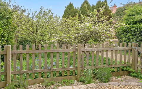 The Heselwood Coach House: Fence, Shrub, Picket Fence, Garden, Home Fencing, Groundcover, Spring, Woody Plant, Backyard