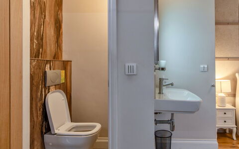 Pig Cottage at Dairy Cottages: Bathroom, Toilet Seat, Plumbing Fixture, Wall, Flooring, Interior Design, Floor, Wood, Toilet, Tap