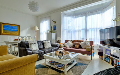 Isle of Wight 601: Furniture, Interior Design, Flooring, Couch, Floor, Ceiling, Wood, Room, Living Room, Apartment