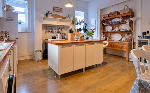 Isle of Wight 601: Kitchen, Countertop, Cabinetry, Furniture, Interior Design, Flooring, Kitchen Appliance, Wood, Cupboard, Ceiling