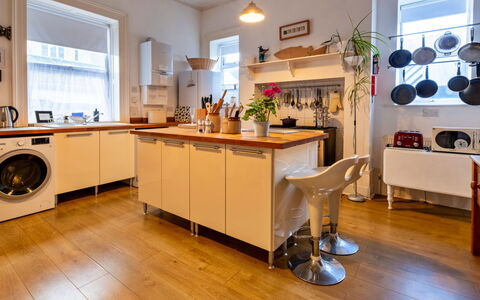 Isle of Wight 601: Kitchen Appliance, Kitchen, Flooring, Major Appliance, Interior Design, Countertop, Furniture, Wood, Floor, Cabinetry