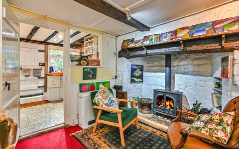 Old Town Cottage, Hastings: Wood, Room, Living Room, Log Cabin, Couch