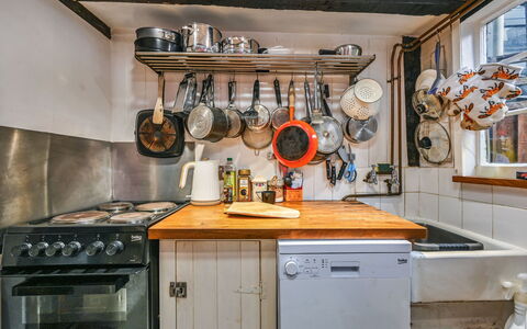 Old Town Cottage, Hastings: Kitchen, Kitchen Appliance, Major Appliance, Countertop, Kitchen Stove, Gas Stove, Interior Design, Stove, Home Appliance, Room