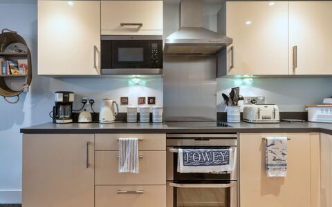 Fowey 602: Kitchen Appliance, Kitchen, Major Appliance, Furniture, Cabinetry, Countertop, Interior Design, Home Appliance, Drawer, Flooring