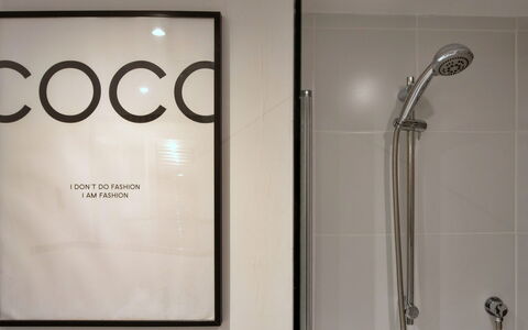 Fowey 602: Interior Design, Plumbing, Mirror, Plumbing Fixture, Tile, Bathroom, Bathroom Sink, Glass, Tap, Sink