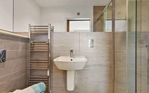 No.1 Sand Banks: Flooring, Wall, Bathroom, Floor, Interior Design, Plumbing Fixture, Sink, Plumbing, Lighting, Bathroom Sink