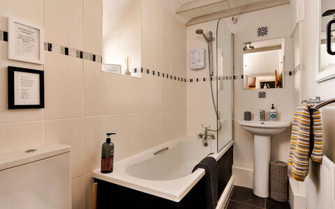 Wallis Cottage: Bathroom, Plumbing Fixture, Interior Design, Sink, Flooring, Tap, Bathtub, Floor, Plumbing, Bathroom Sink