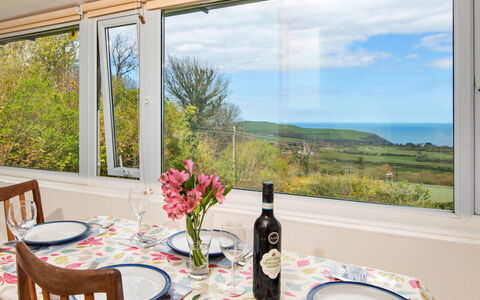 Arfron: Furniture, Interior Design, Chair, Kitchen & Dining Room Table, Glass, Wood Stain, Hardwood, Eco Hotel, Dining Room, Linens