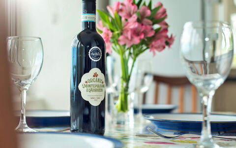 Arfron: Bottle, Drinkware, Glass Bottle, Wine, Barware, Wine Bottle