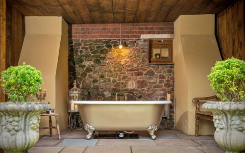 Gablebach: Bathtub, Plumbing Fixture, Interior Design, Flooring, Plumbing, Lighting, Tap, Floor, Bathroom