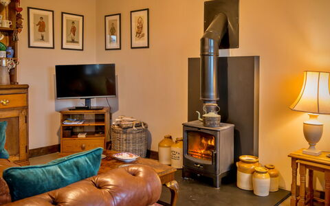 Gablebach: Furniture, Hearth, Flooring, Interior Design, Wood, Floor, Lighting, Room, Living Room, Picture Frame