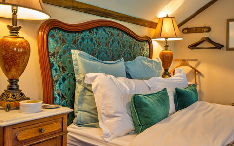 Gablebach: Furniture, Interior Design, Bedroom, Bed, Wood, Bedding, Linens, Lighting, Bed Sheet, Textile