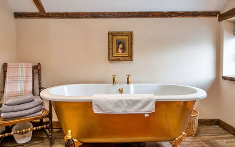 Gablebach: Interior Design, Bathtub, Plumbing Fixture, Tap, Plumbing, Wood Stain, Hardwood, Natural Material, Varnish, Bathroom
