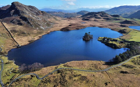 Penclogwynau: Water, Body Of Water, Mountainous Landforms, Mountain, Natural Landscape, Highland, Tarn, Hill, Lake, Bank