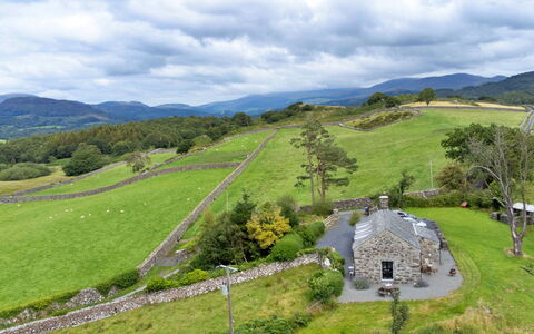 Penclogwynau: Grass, Natural Landscape, Grassland, Hill, Highland, Landscape, Rural Area, Land Lot, Cloud