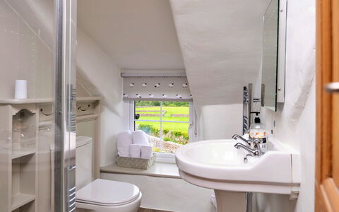 Penclogwynau: Plumbing Fixture, Interior Design, Bathroom, Flooring, Floor, Plumbing, Tap, Ceiling, Sink, Room