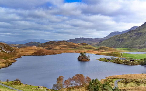 Waen Fechan: Mountain, Mountainous Landforms, Water, Water Resources, Body Of Water, Hill, Natural Landscape, Tarn, Highland, Watercourse
