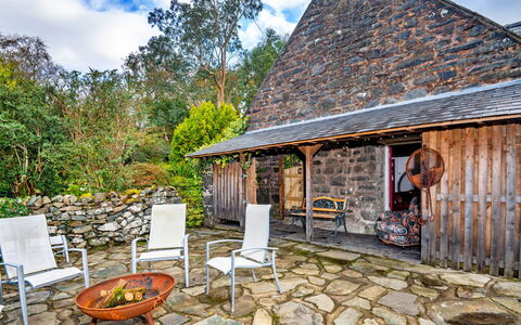 Waen Fechan: Wood, Cottage, House, Stone Wall, Flagstone, Shade, Garden, Farmhouse, Backyard, Natural Material