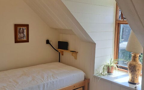 Waen Fechan: Furniture, Interior Design, Floor, Flooring, Bed, Bedroom, Wall, Wood, Room, Textile
