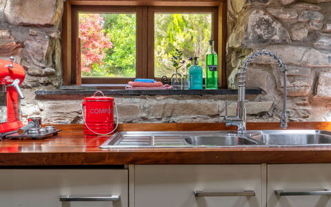 Y Cwtch: Kitchen, Countertop, Kitchen Appliance, Plumbing Fixture, Kitchen Sink, Sink, Tap, Interior Design, Plumbing, Home