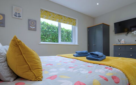 Tan-Y-Foel: Interior Design, Furniture, Bedroom, Bed, Bed Sheet, Bedding, Linens, Lighting, Flooring, Floor