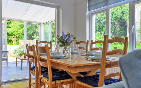 Gorwel: Furniture, Interior Design, Chair, Flooring, Table, Dining Room, Wood, Floor, Kitchen & Dining Room Table, Ceiling