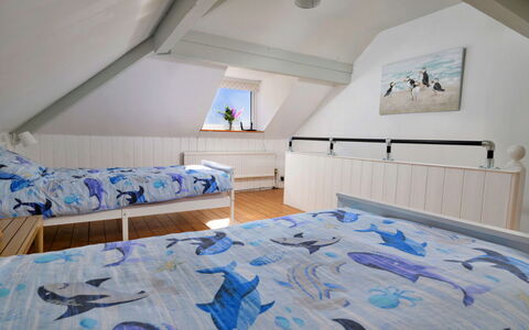 Gorwel: Bedroom, Interior Design, Bed, Floor, Flooring, Furniture, Ceiling, Bedding, Bed Sheet, Home