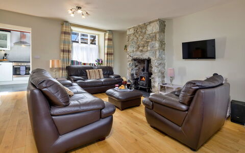 Artro View: Furniture, Interior Design, Wood, Flooring, Couch, Living Room, Floor, Room, Home, Ceiling