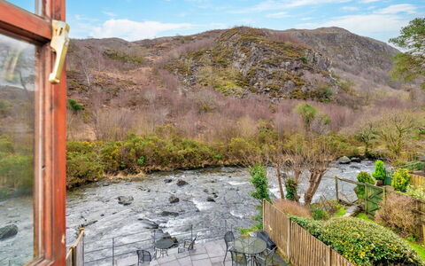 Riverstone Cottage: Mountainous Landforms, Natural Landscape, Hill, Mountain, Highland, Landscape, Rural Area, Mountain Range, Valley, Hill Station