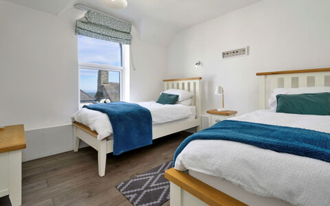 Gwynle: Bedroom, Bed, Wood, Bed Sheet, Furniture, Bedding, Home, Bed Frame, Floor, Apartment