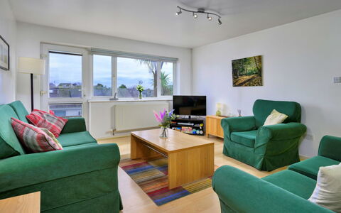 Ty Glan Y Mor: Furniture, Interior Design, Couch, Flooring, Ceiling, Floor, Room, Living Room, Apartment