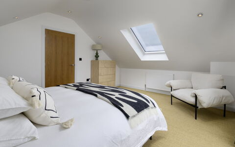 Hampton Coast: Bedroom, Bed, Ceiling, Interior Design, Furniture, Lighting, Bedding, Bed Sheet, Linens, Flooring
