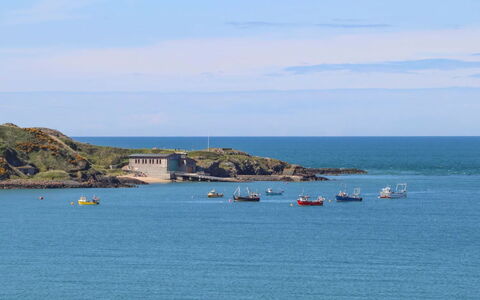 Brigwyn: Blue, Sky, Water, Water Resources, Body Of Water, Coast, Coastal And Oceanic Landforms, Sea, Headland, Horizon