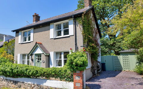 Wern Cottage: Building, Window, House, Residential Area, Shrub, Home, Cottage, Roof, Door