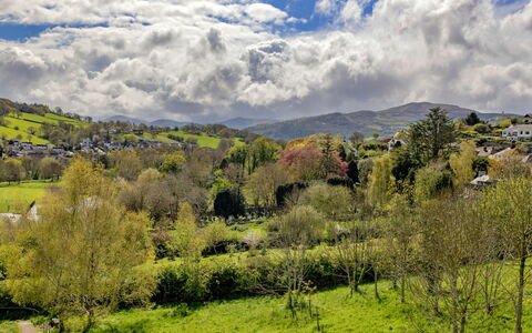Ty Pen Y Bryn, Castle Views: Sky, Mountainous Landforms, Tree, Grass, Nature, Green, Cloud, Hill, Mountain, Vegetation