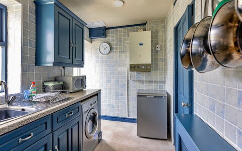 Ty Pen Y Bryn, Castle Views: Major Appliance, Flooring, Interior Design, Washing Machine, Kitchen, Floor, Countertop, Cabinetry, Kitchen Appliance, Laundry Room