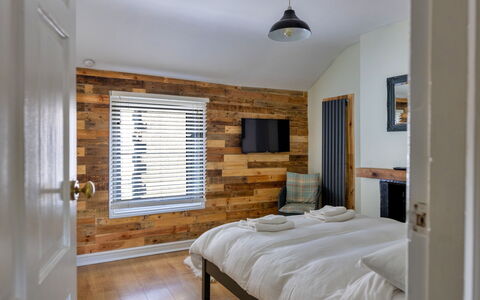 Ty Pen Y Bryn, Castle Views: Wall, Wood, Furniture, Interior Design, Ceiling, Bedroom, Floor, Bed, Home, Flooring