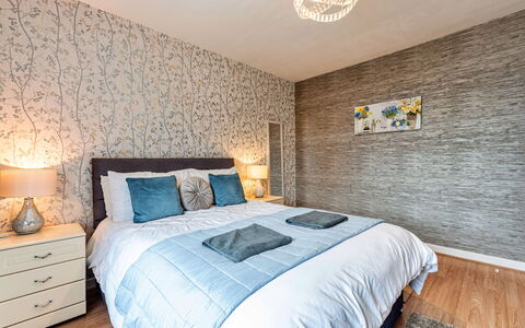 Hafan Traeth: Bed, Furniture, Interior Design, Bedroom, Flooring, Floor, Bedding, Bed Sheet, Wood, Ceiling
