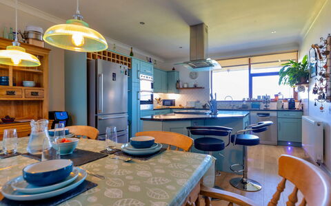 Yr Ardd Bellaf: Furniture, Interior Design, Kitchen, Countertop, Flooring, Ceiling, Wood, Light Fixture, Floor, Cabinetry