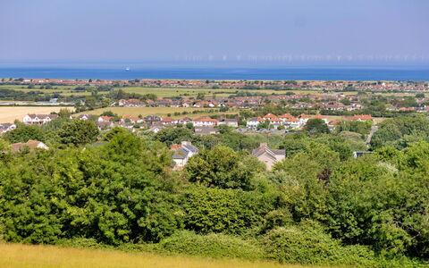 Yr Ardd Bellaf: Sky, Blue, Daytime, Nature, Horizon, Grassland, Plain, Land Lot, Field, Meadow